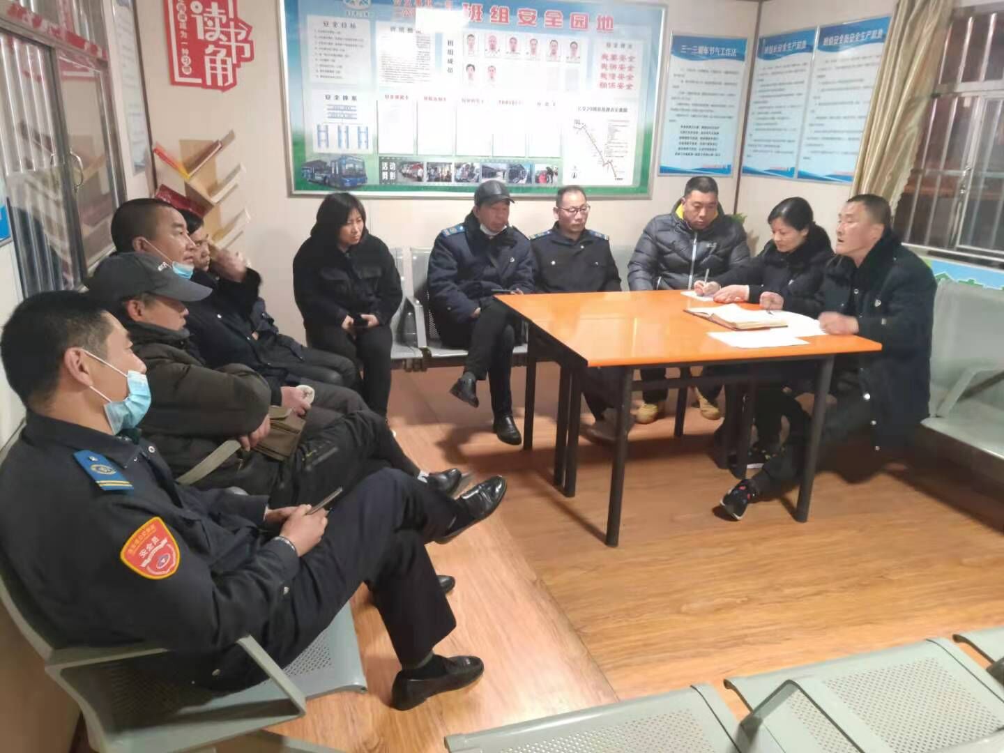 公交集團(tuán)公交事業(yè)一部召開8路單線會(huì)