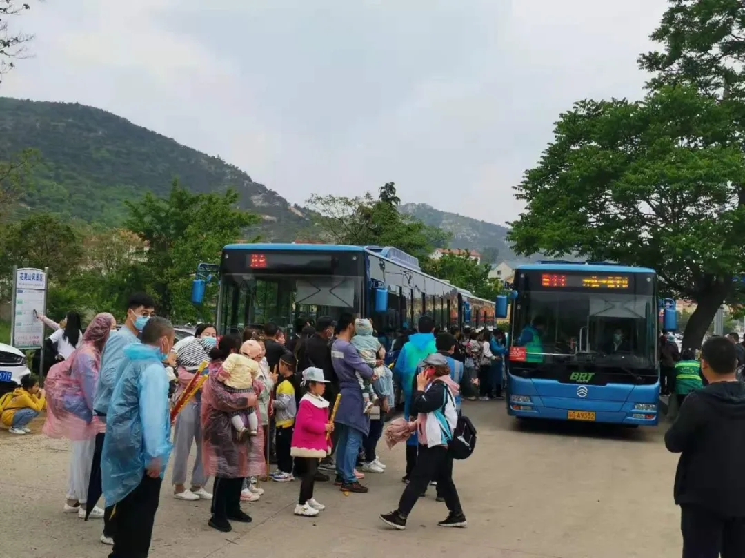 公交集團快速公交事業(yè)部加大運力投放，保障市民出行