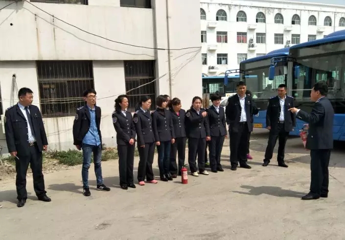 “共筑心中防火墻，搭起生命安全網(wǎng)”消防演練走進(jìn)公交集體佳連公司