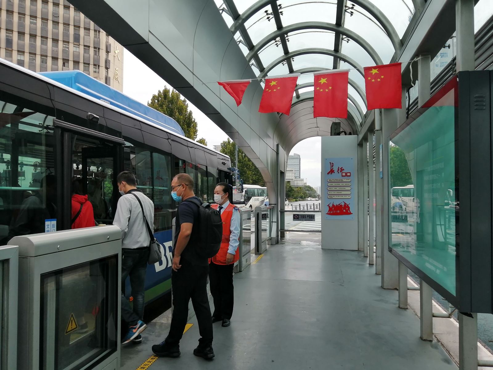 我為群眾辦實(shí)事，國(guó)慶假期我在前