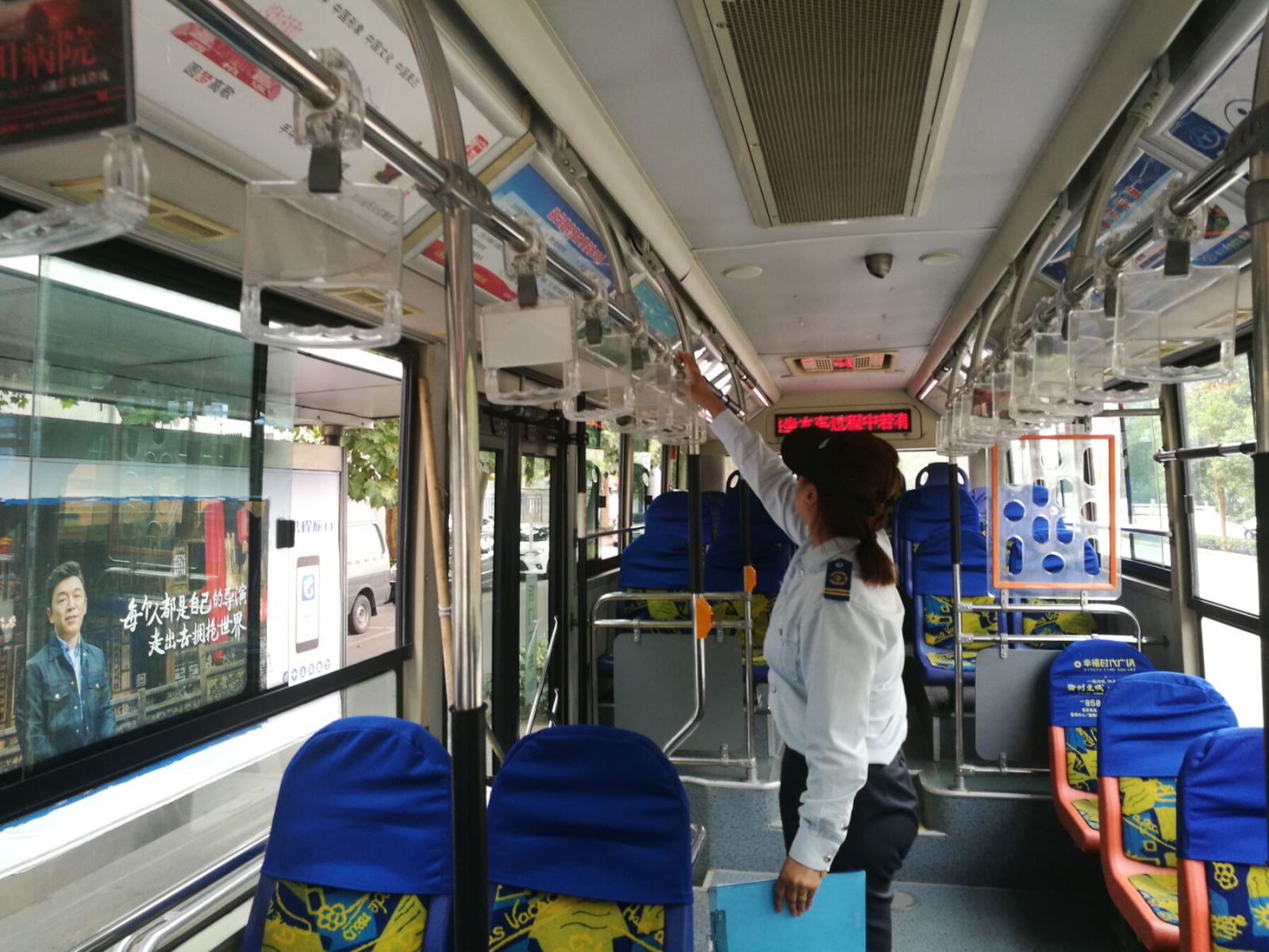 公交集團(tuán)海通公交公司全力出擊迎國(guó)慶 為市民便捷出行保駕護(hù)航