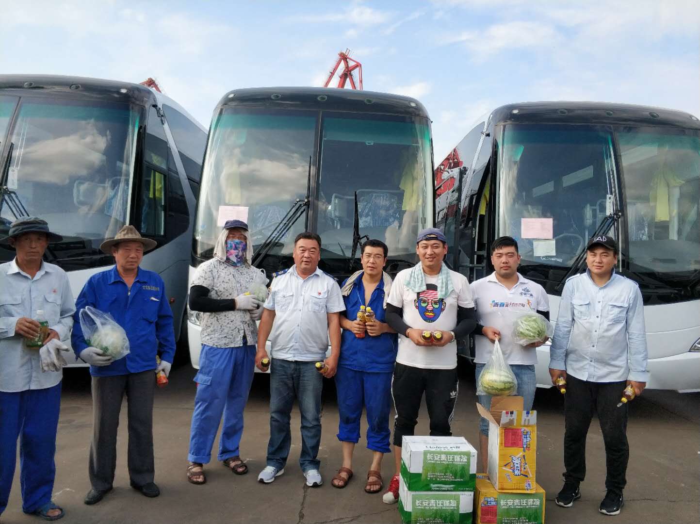 公交集團(tuán)汽服公司到港口慰問一線職工