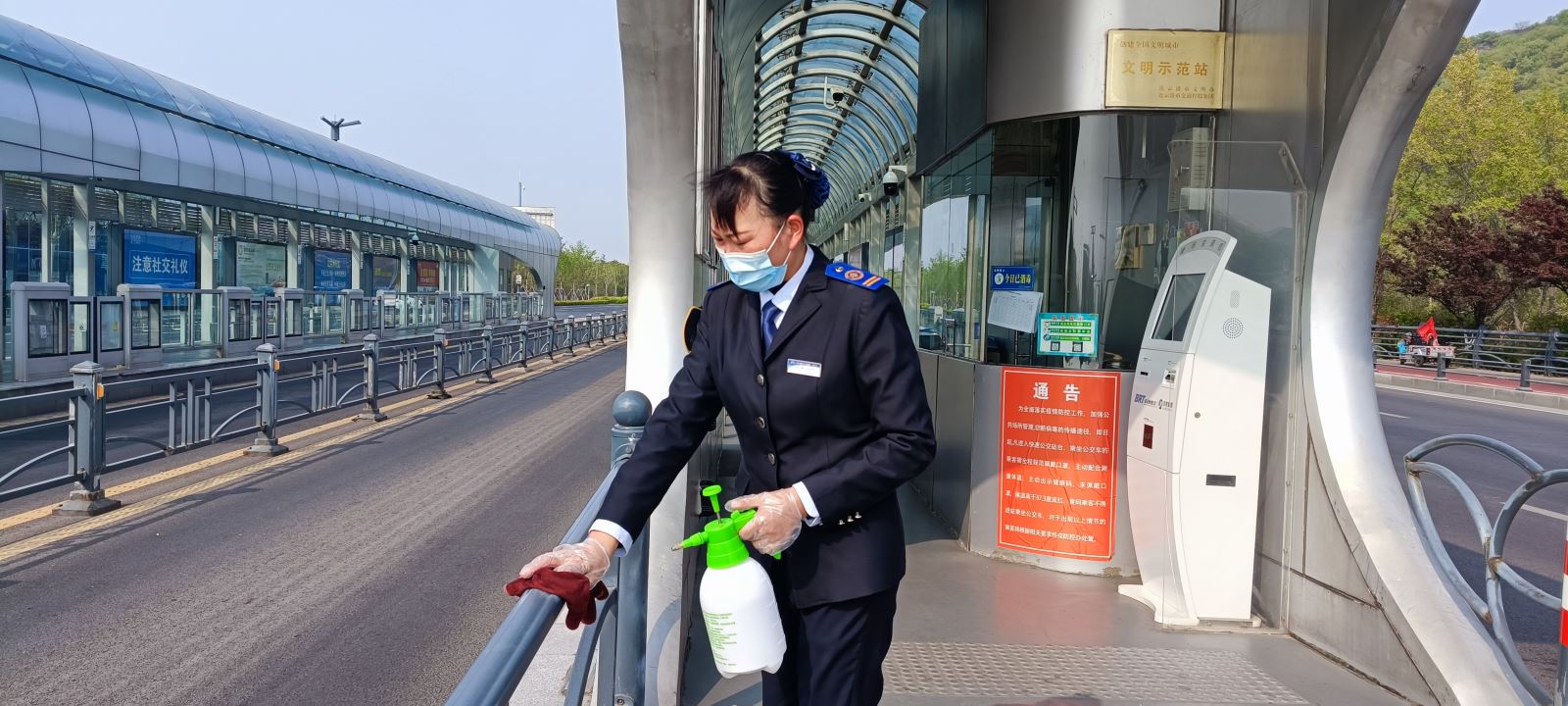 快速公交事業(yè)部站務(wù)員張永靜熱心服務(wù)臺胞獲稱贊