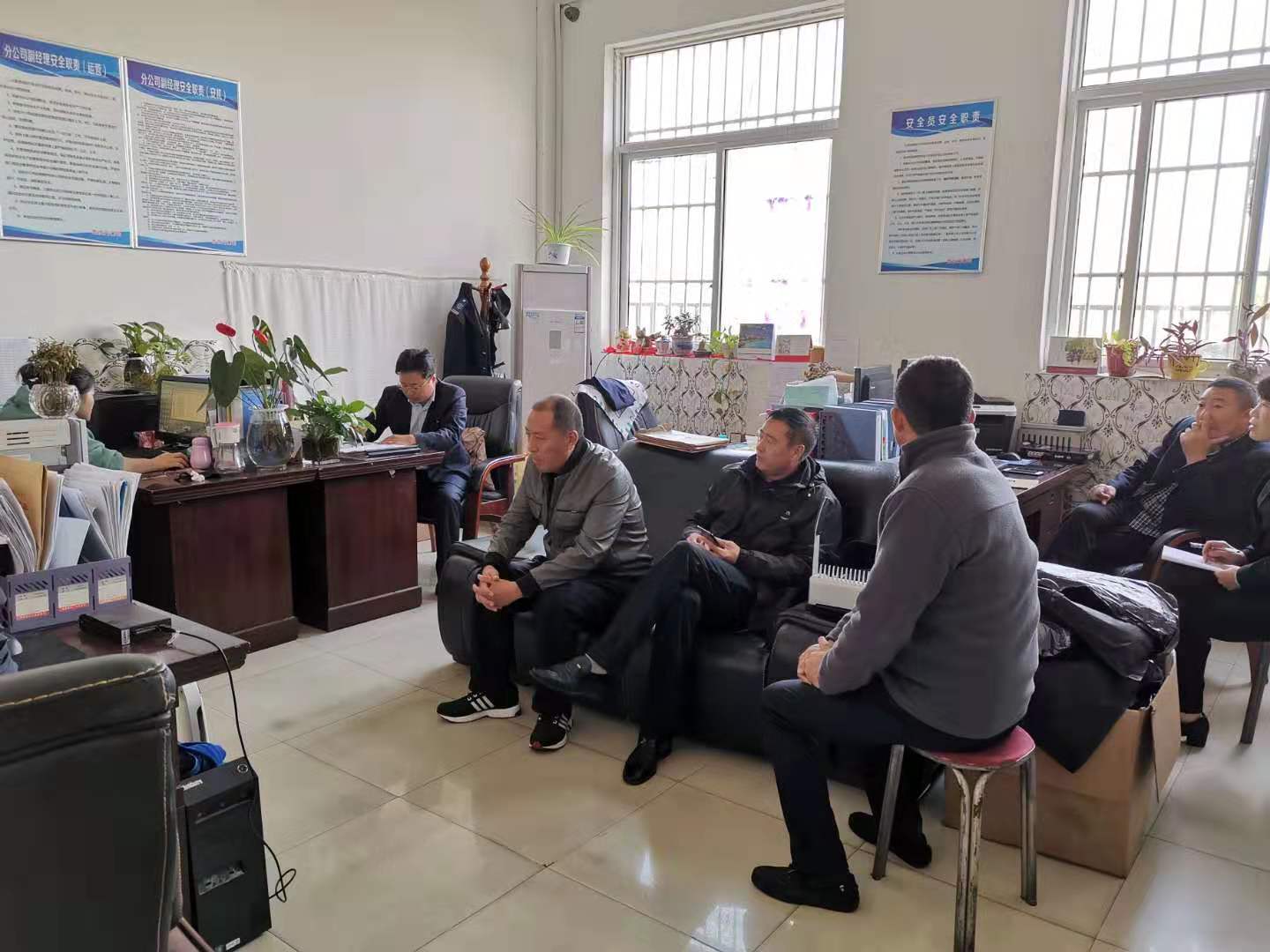 公交集團快速公交事業(yè)部召開機務(wù)場站工作專題會議
