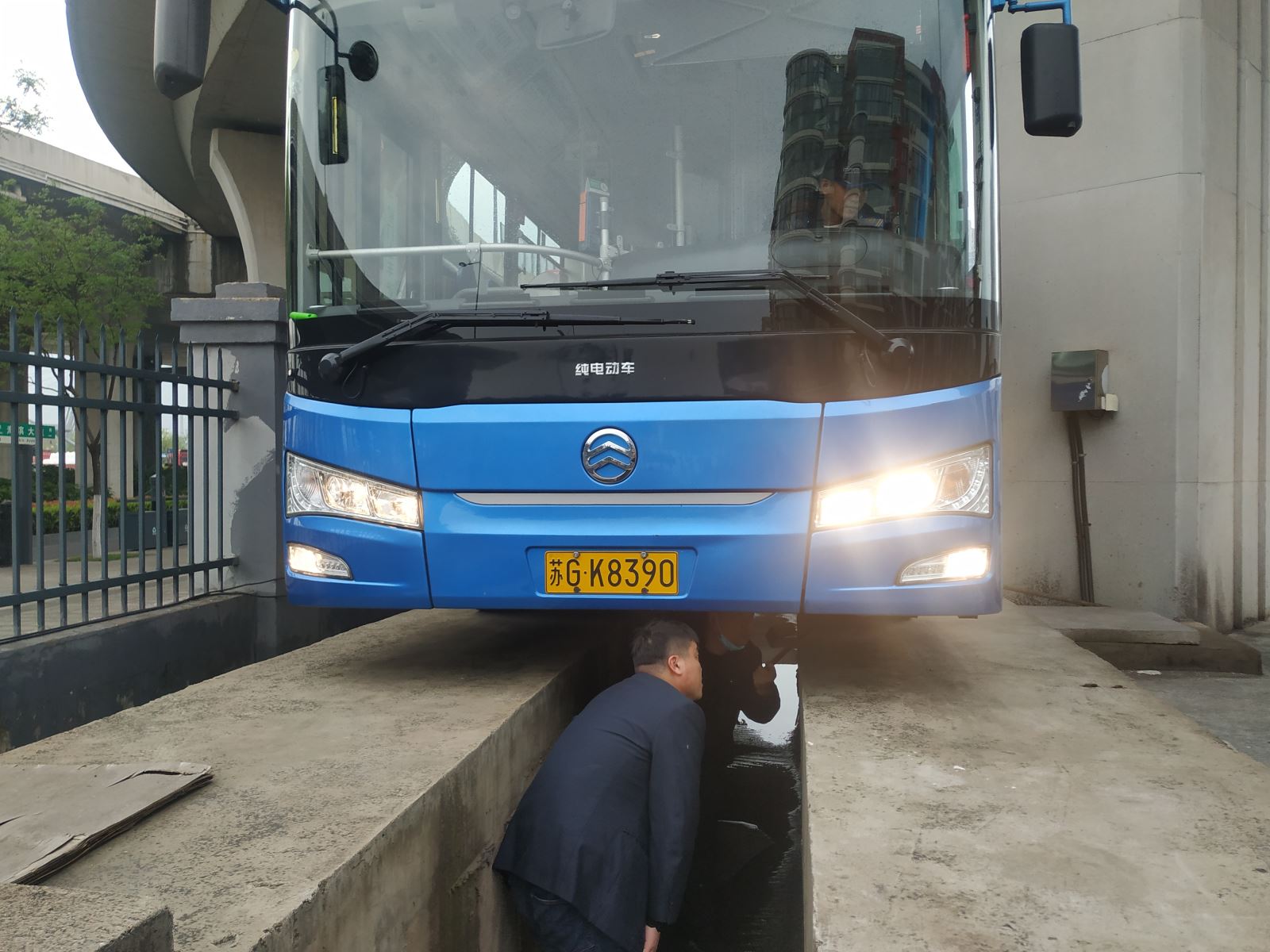 公交集團(tuán)公交事業(yè)二部開展“五一”節(jié)前機(jī)務(wù)專項大檢查