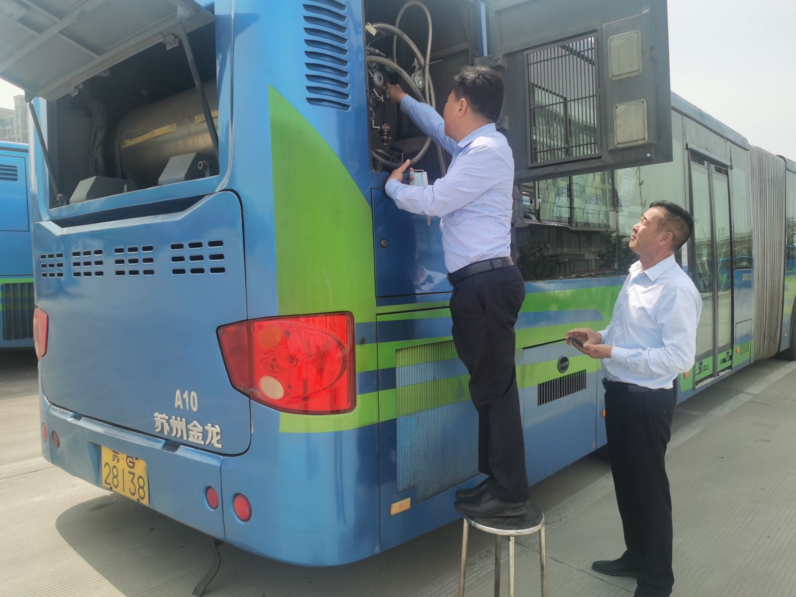 公交集團快速公交事業(yè)部開展端午節(jié)前車輛專項檢查工作