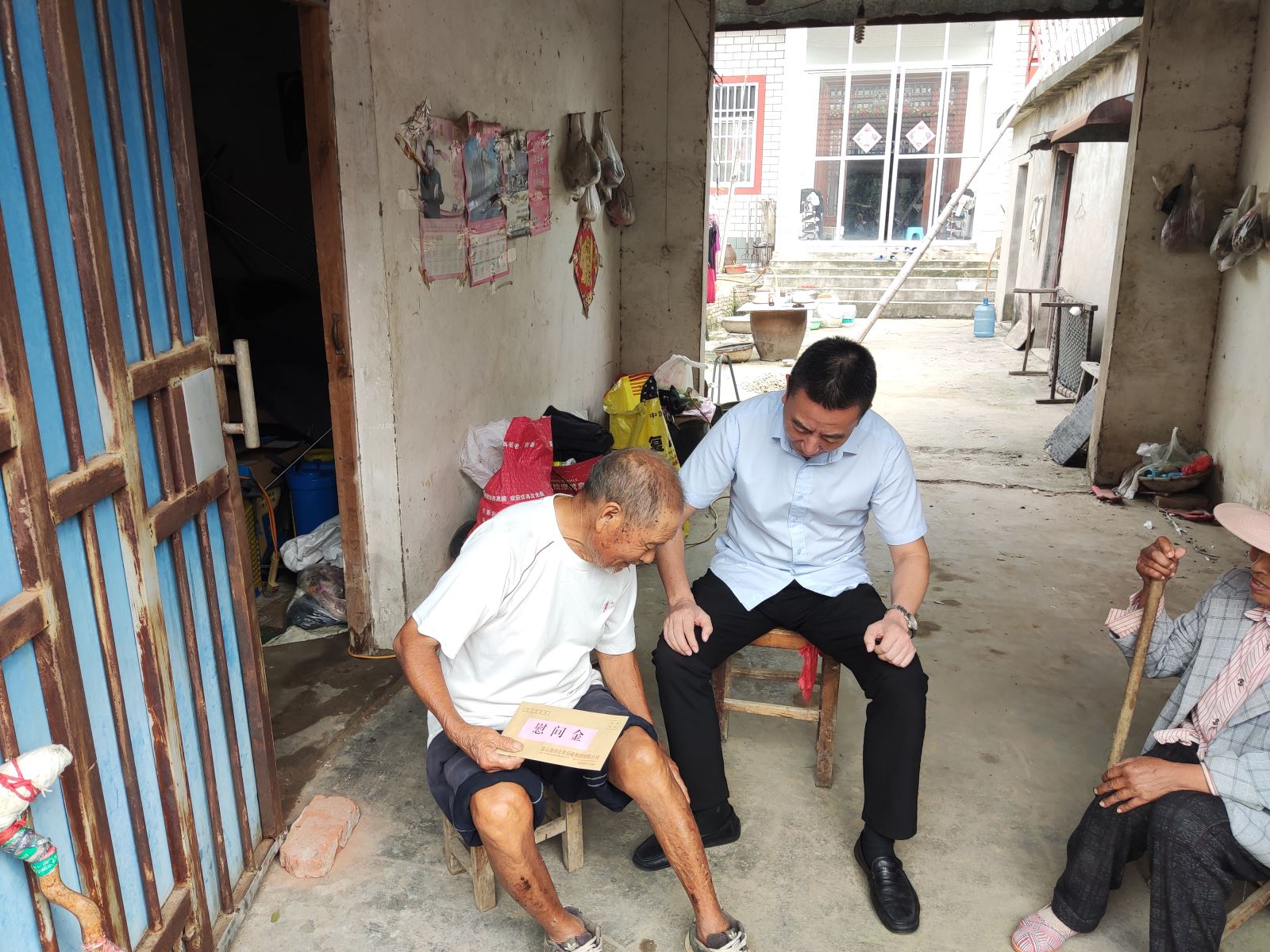 公交集團(tuán)踐行為群眾辦實事，持續(xù)做好“走千村訪萬戶”工作