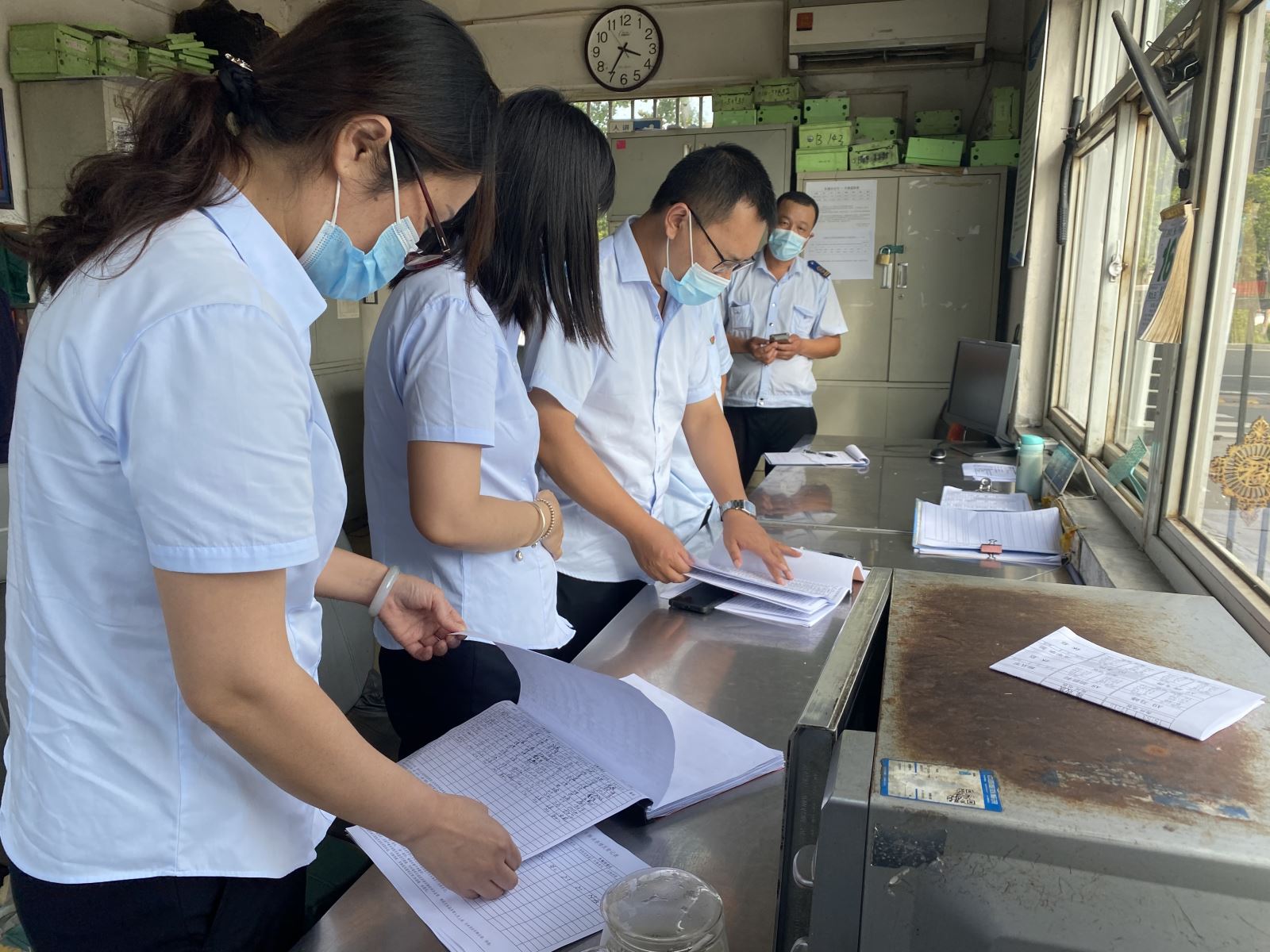 公交集團(tuán)堅(jiān)持疫情防控、迎接創(chuàng)文復(fù)審工作兩手抓、雙促進(jìn)