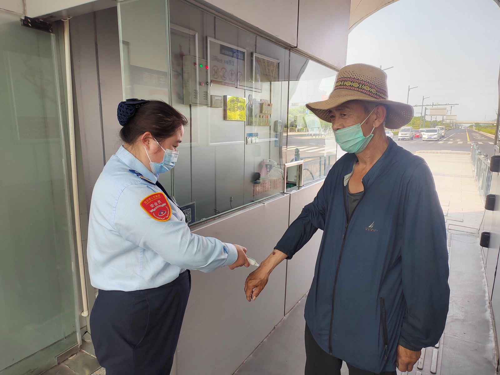 暖心服務(wù)，讓老人熱淚盈眶