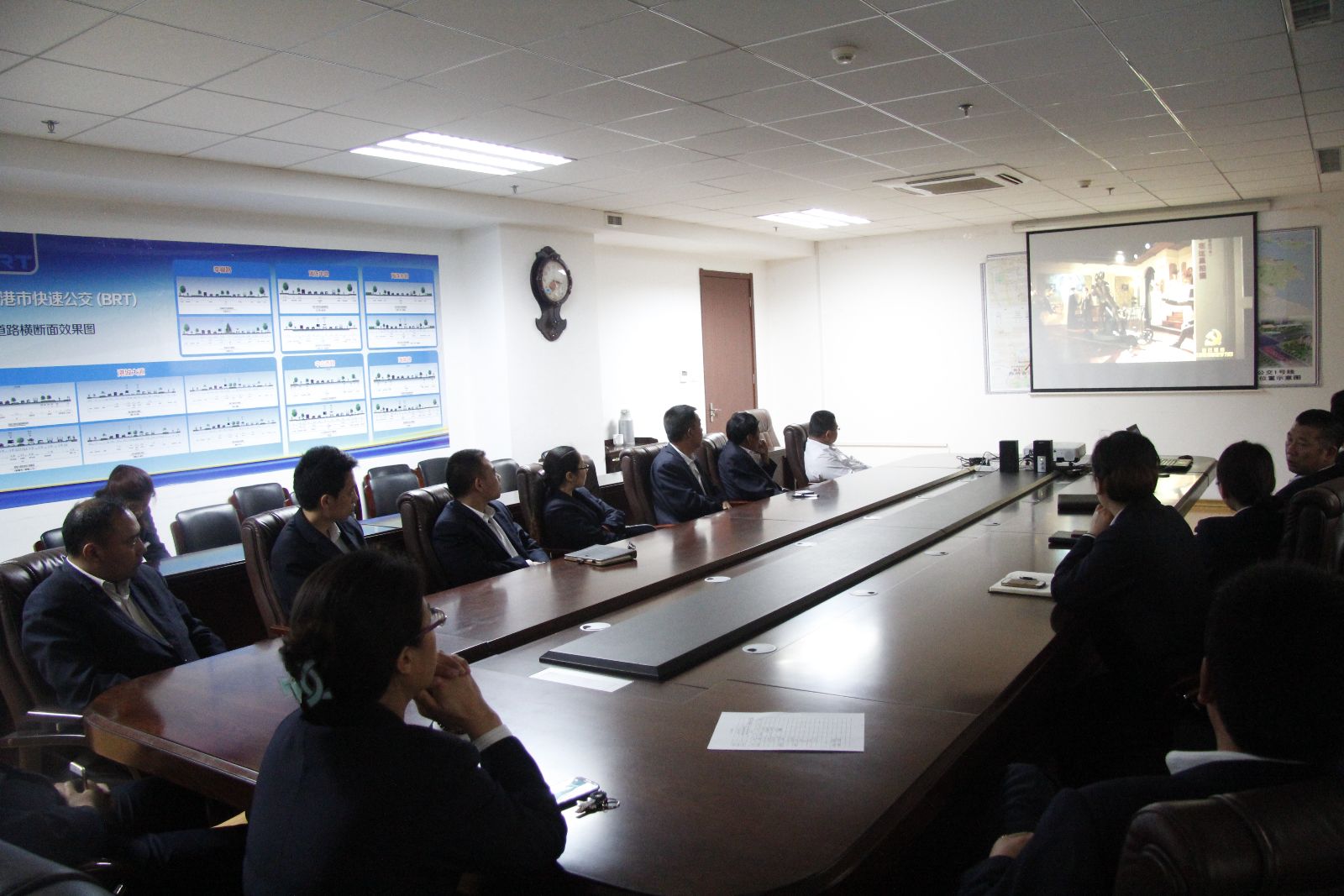 快速公交黨員干部學(xué)習(xí)《中國夢 中國路》紀(jì)錄片