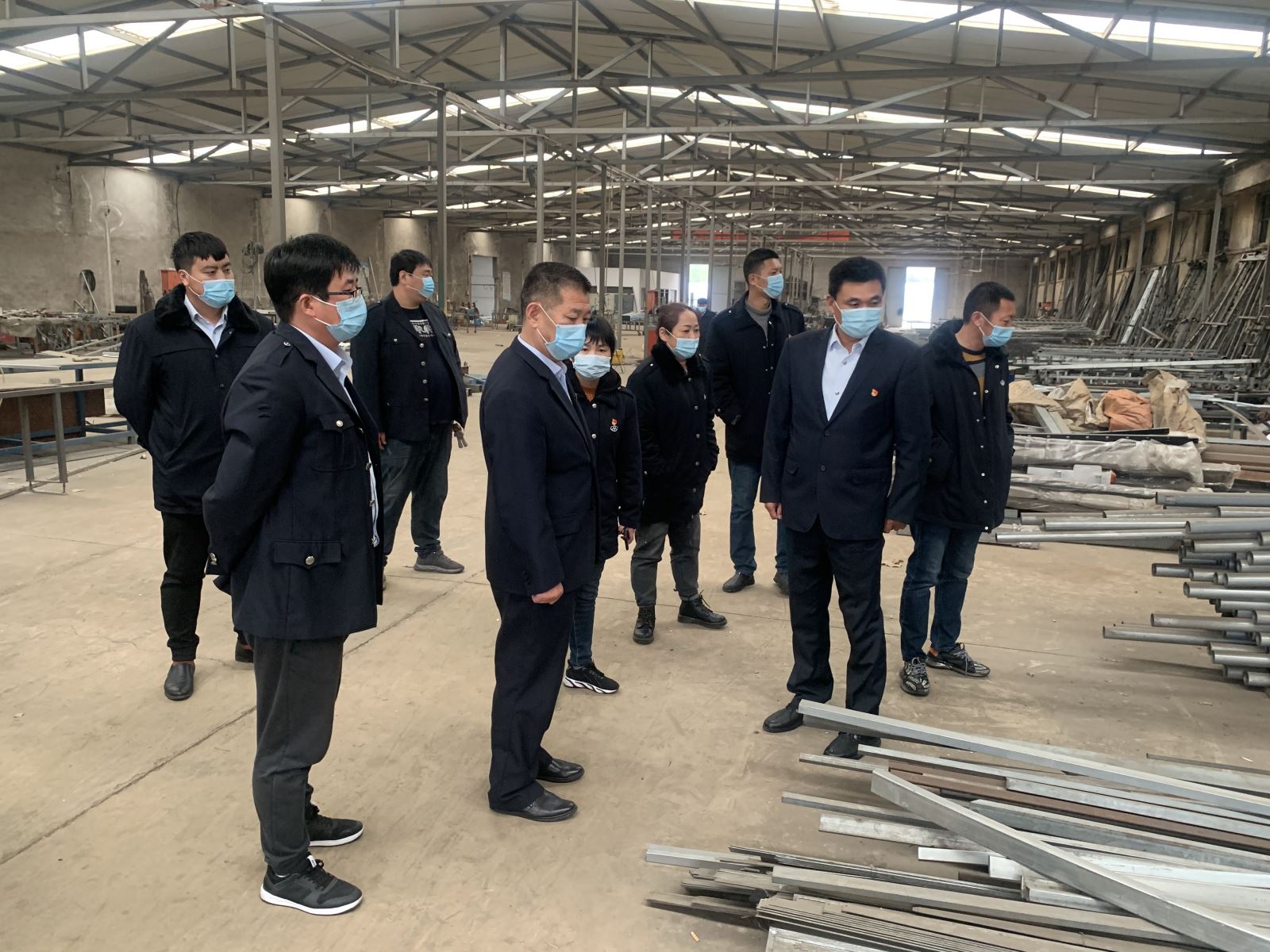 公交集團公交事業(yè)二部開展“黨建引領富民路，脫貧攻堅當先鋒”主題黨日活動