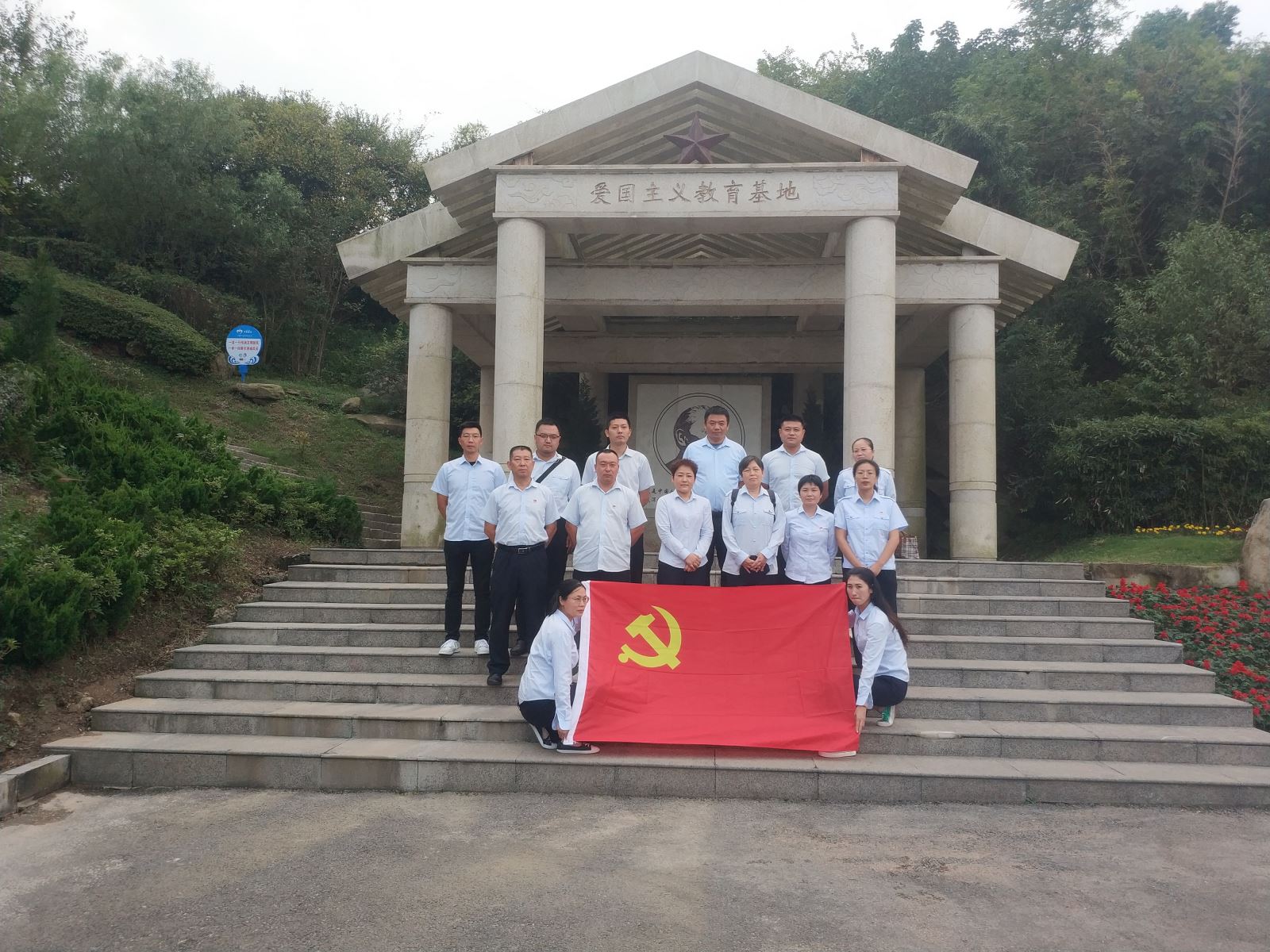 公交集團(tuán)公交事業(yè)二部開(kāi)展“銘記豐功偉績(jī)、傳揚(yáng)英烈精神”宣傳教育活動(dòng)