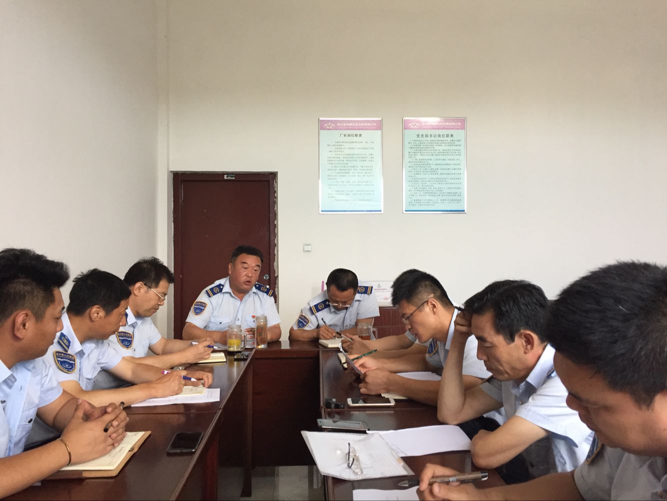 公交汽服公司召開“振奮精神強堡壘，頑強拼搏謀跨越”主題黨日座談會