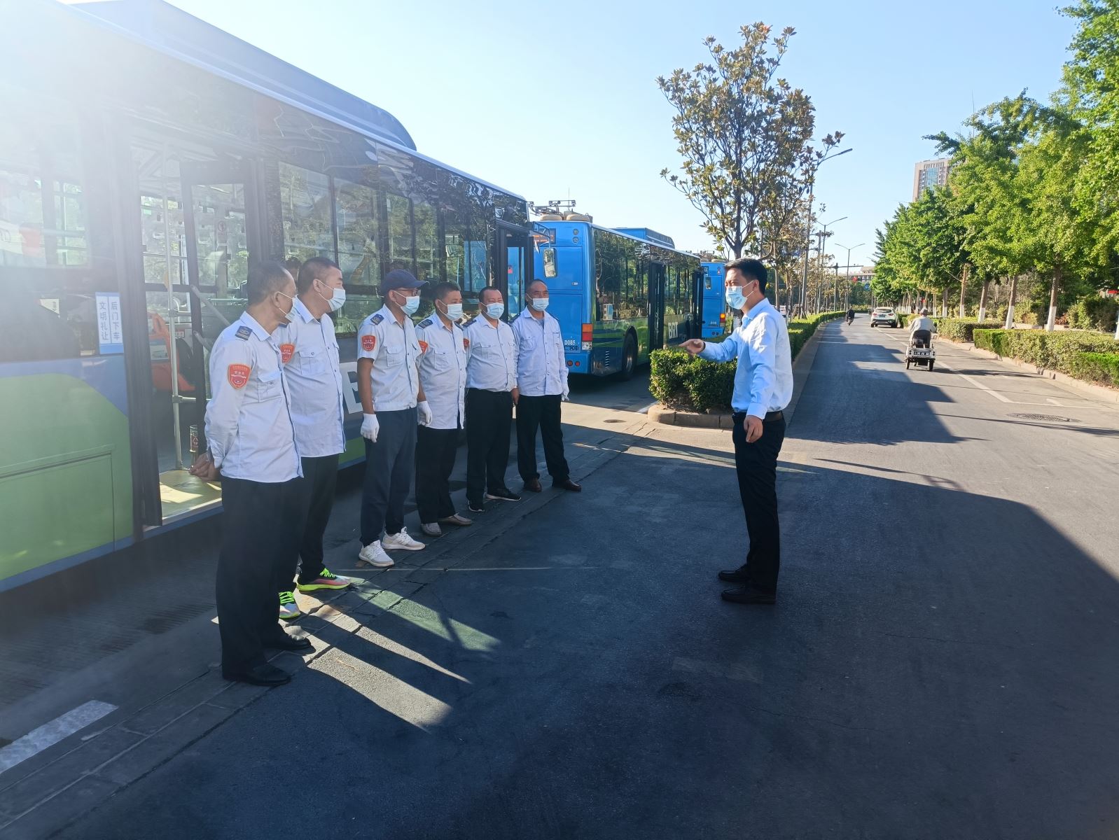 公交集團快速公交事業(yè)部圓滿完成高考定制班車任務(wù)