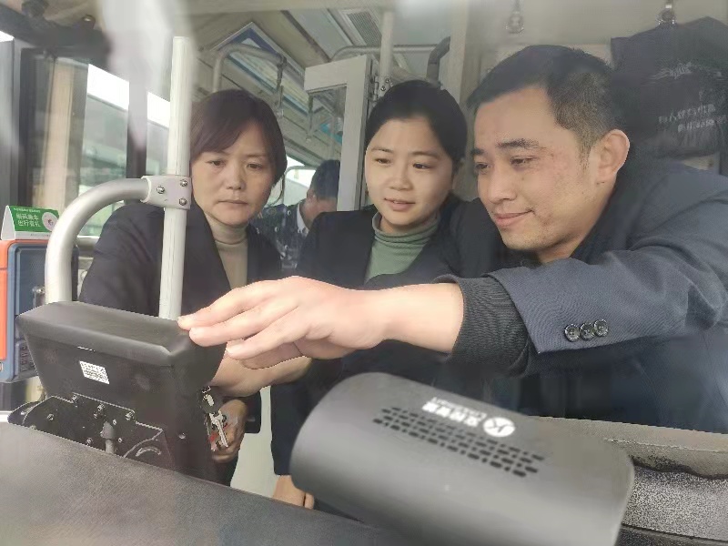 快速公交事業(yè)部調(diào)度員開展調(diào)取車載硬盤業(yè)務培訓