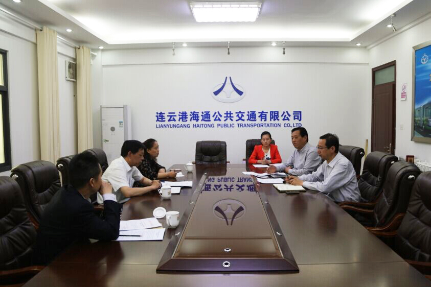 市交通控股集團(tuán)創(chuàng)衛(wèi)督查組對海通公交創(chuàng)衛(wèi)開展工作進(jìn)行現(xiàn)場督查