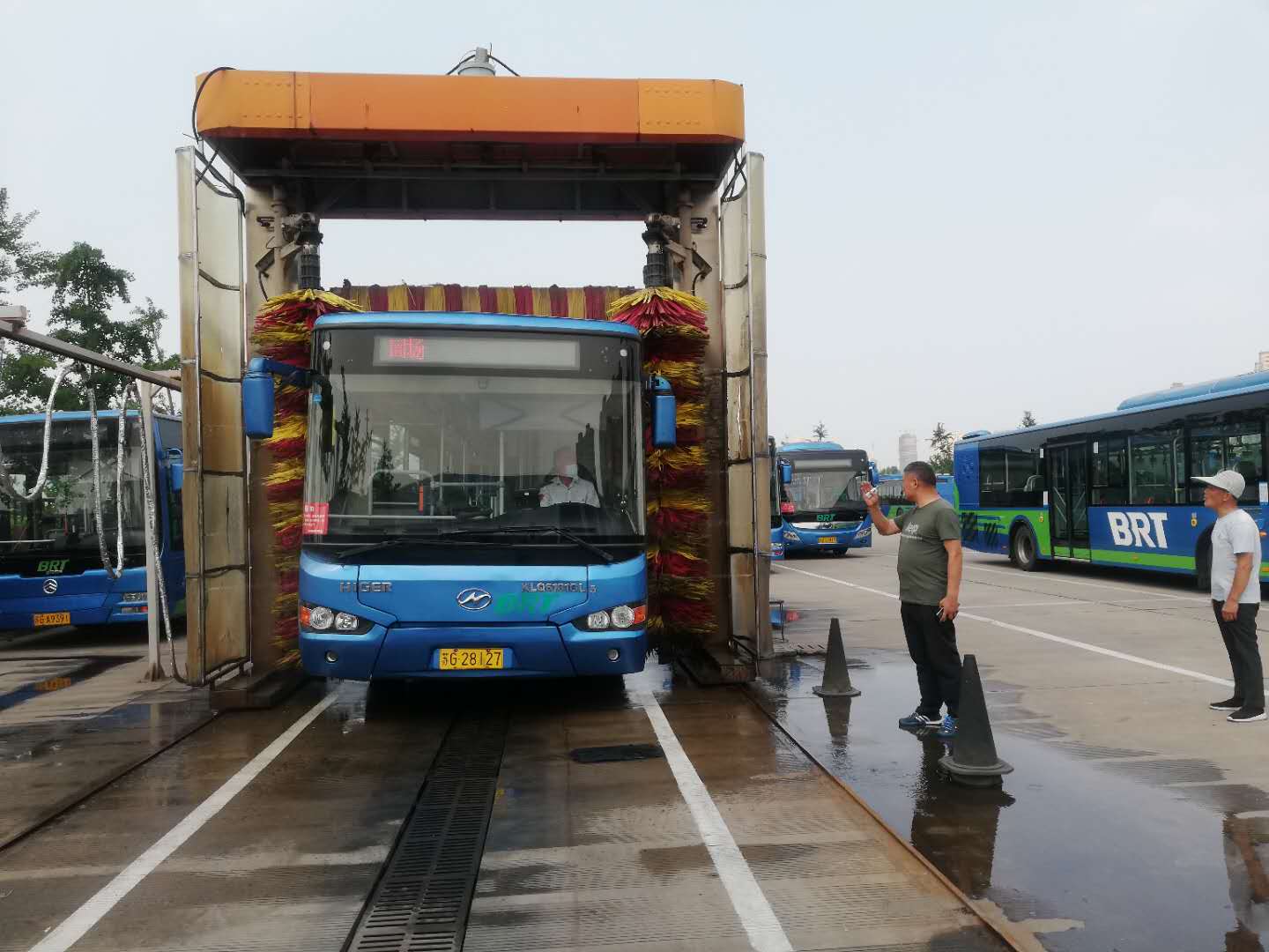 公交集團(tuán)快速公交事業(yè)部優(yōu)化改造洗車機(jī)