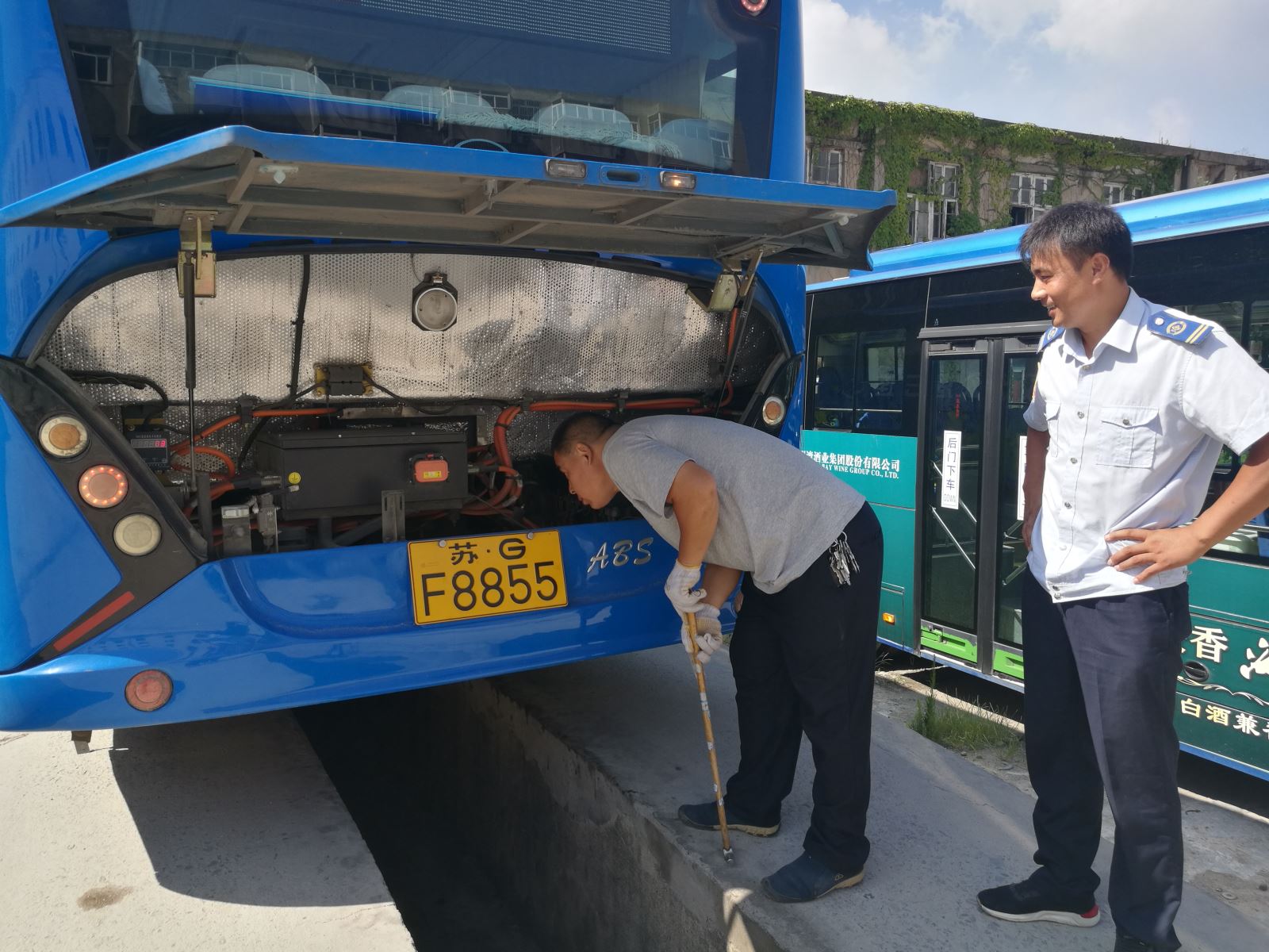 致敬高溫下的公交人（二）：因?yàn)橛心?，一路清?/></a></em>
        <div>
        <span><a href=