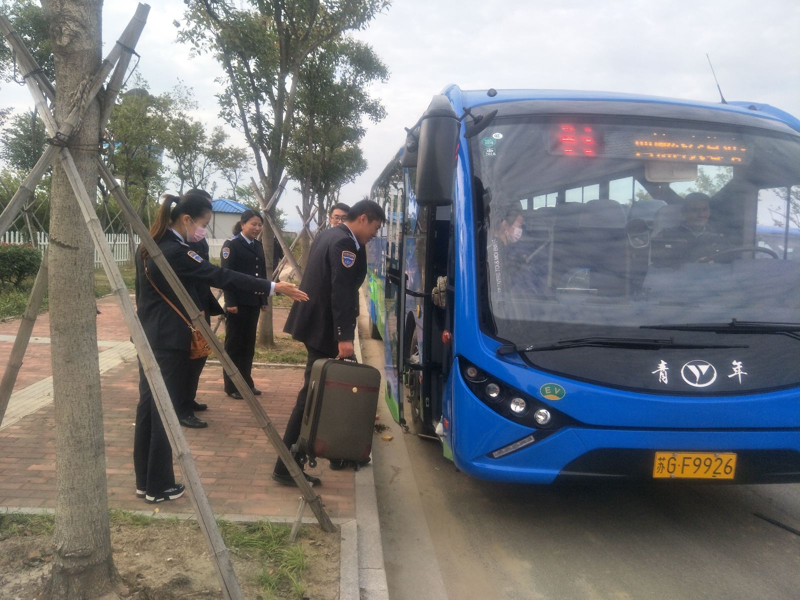 公交集團(tuán)佳連公司開展徐圩專線志愿者服務(wù)活動(dòng)