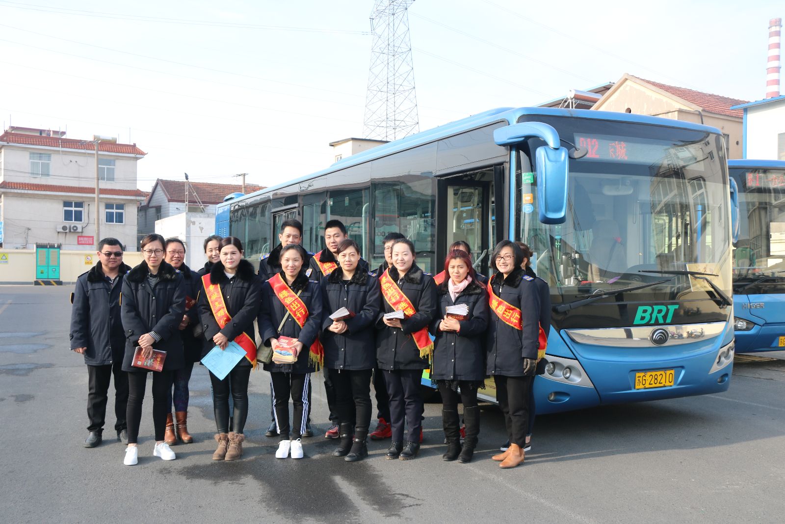 公交快速公司開展青年“學(xué)雷鋒”志愿服務(wù)活動