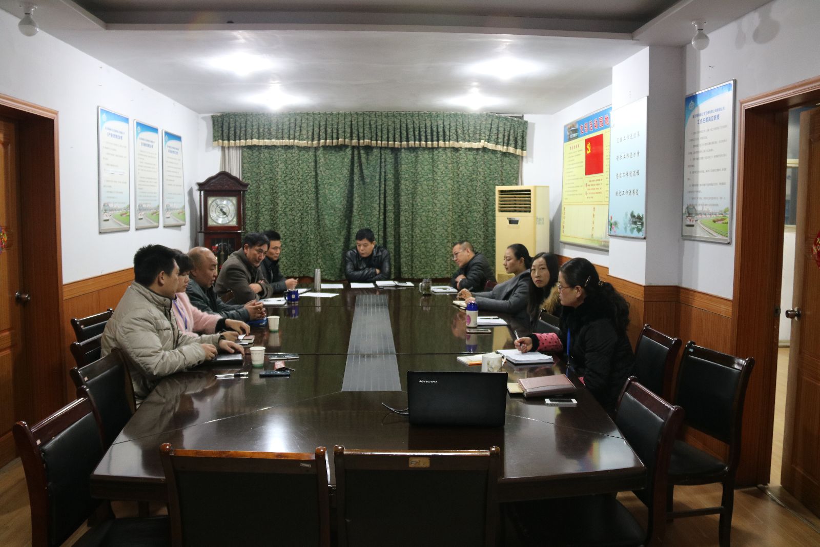 公交新浦公司召開《中國共產(chǎn)黨廉潔自律準則》和《中國共產(chǎn)黨紀律處分條例》專題學習會