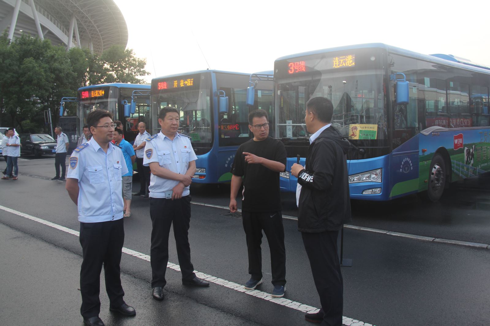 暴雨碰上連云港之夏 公交安全運(yùn)營滿分交卷