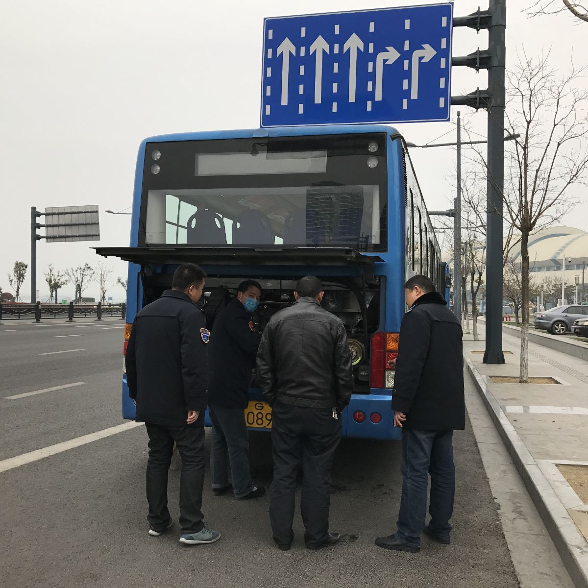 公交東部公司開展清明節(jié)前機(jī)務(wù)專項(xiàng)大檢查