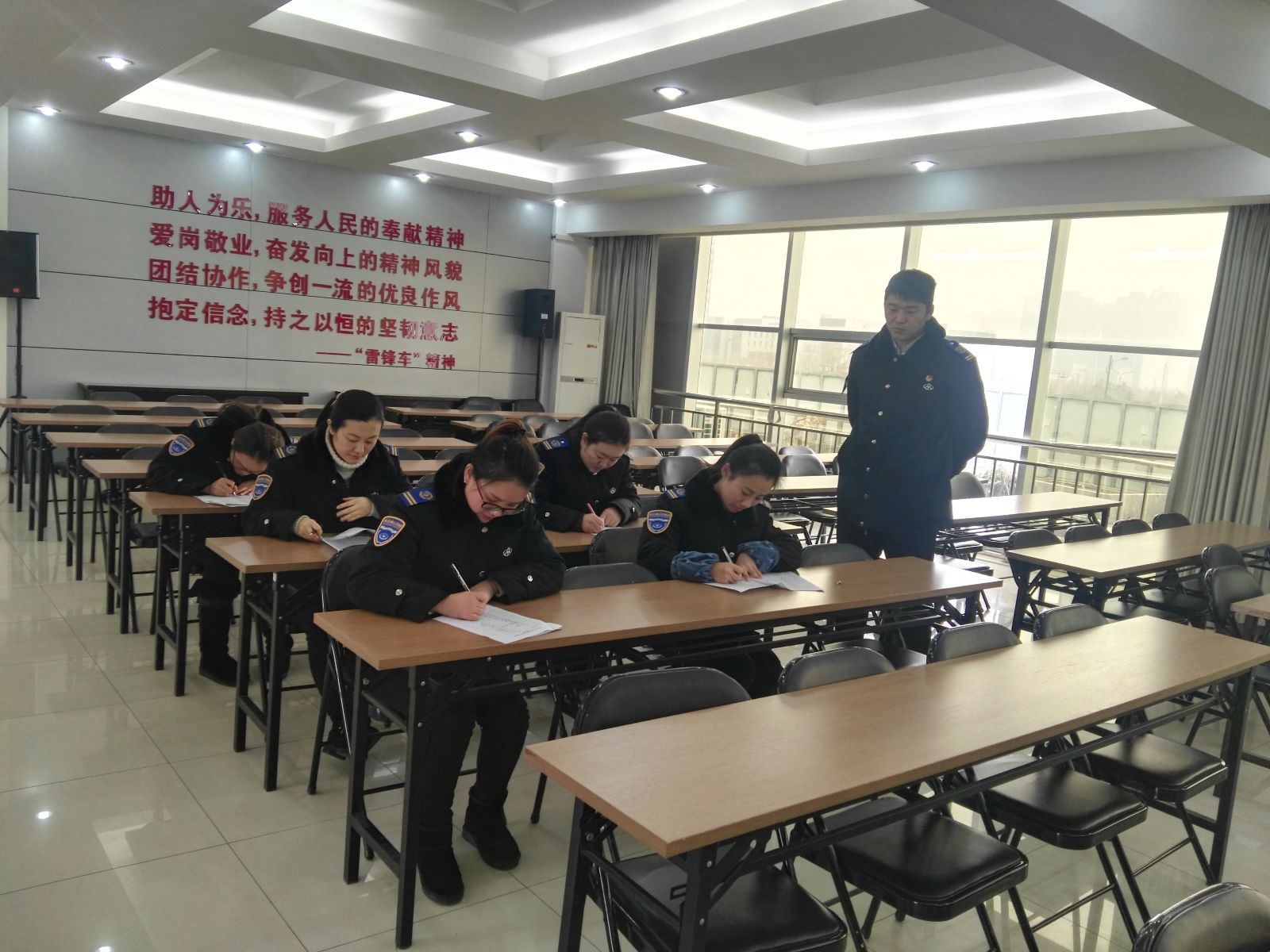 公交集團(tuán)開展服務(wù)熱線第四季度業(yè)務(wù)技能測試