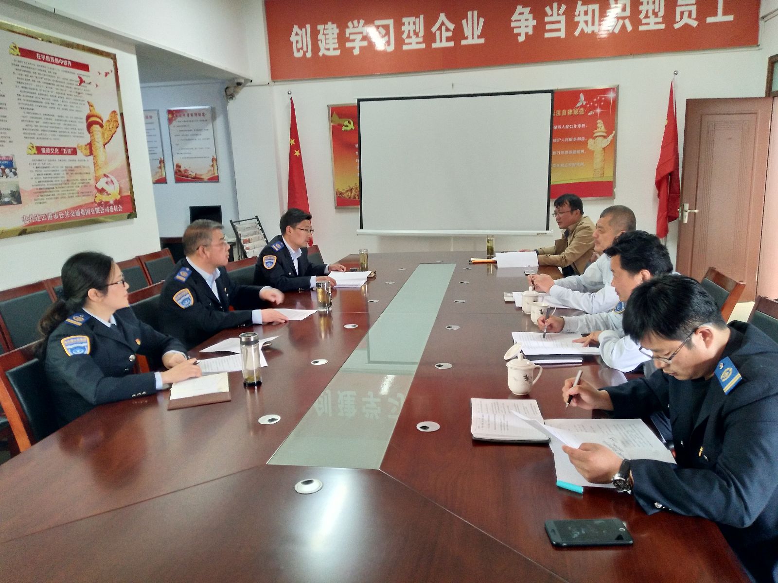 公交集團(tuán)召開駕駛員節(jié)能競(jìng)賽活動(dòng)討論交流會(huì)