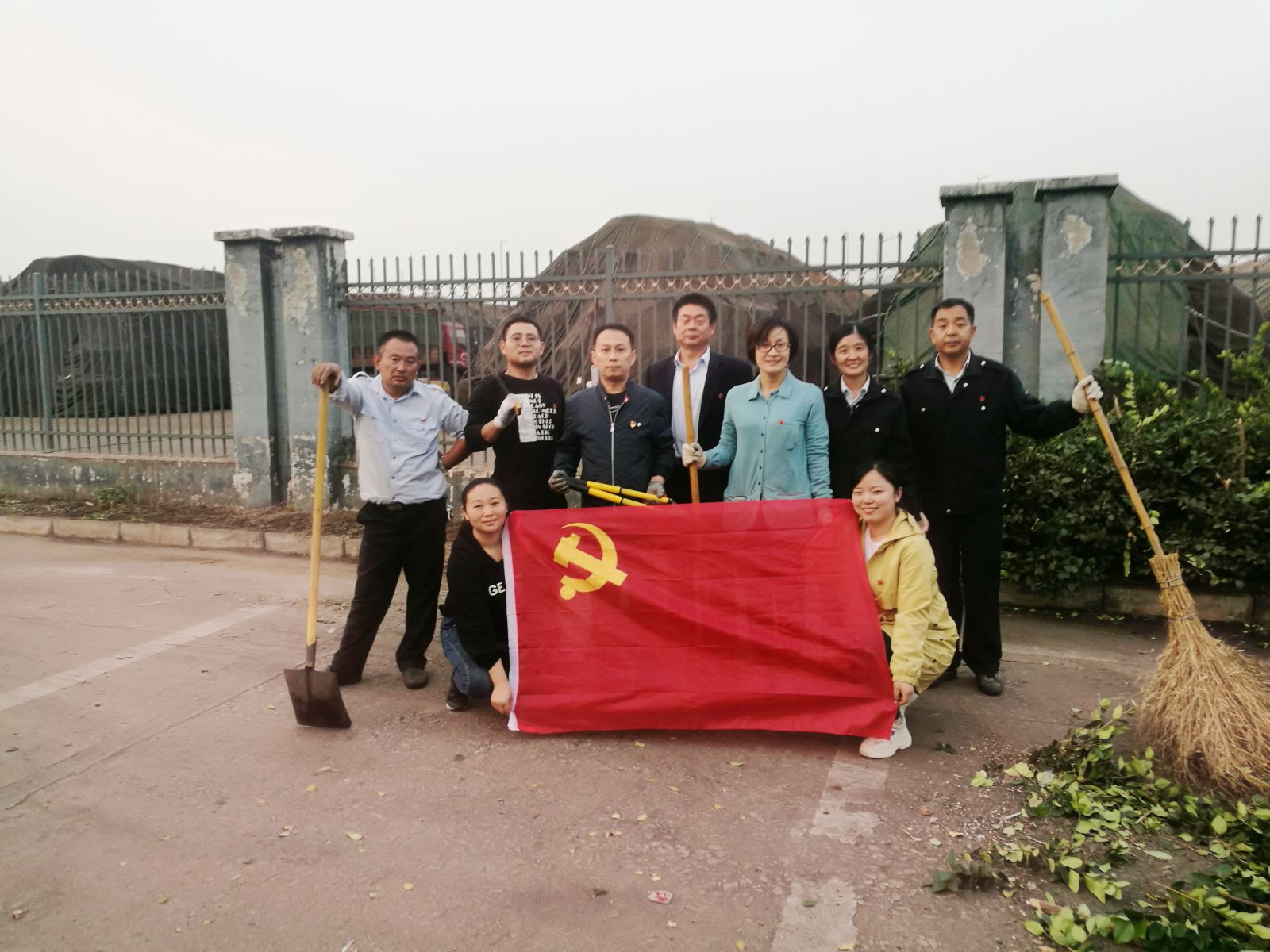 公交集團(tuán)快速公交事業(yè)部開(kāi)展黨小組活動(dòng)