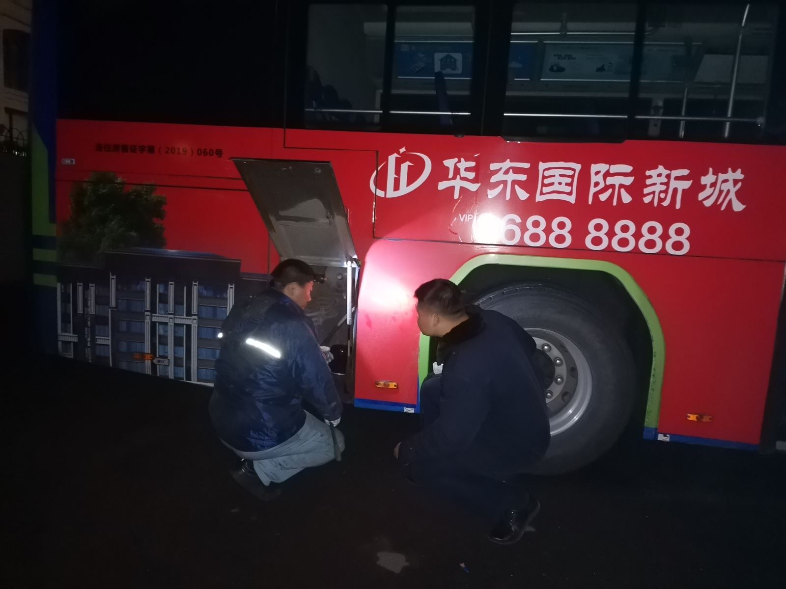 公交集團公交事業(yè)二部積極做好車輛冬季防凍工作