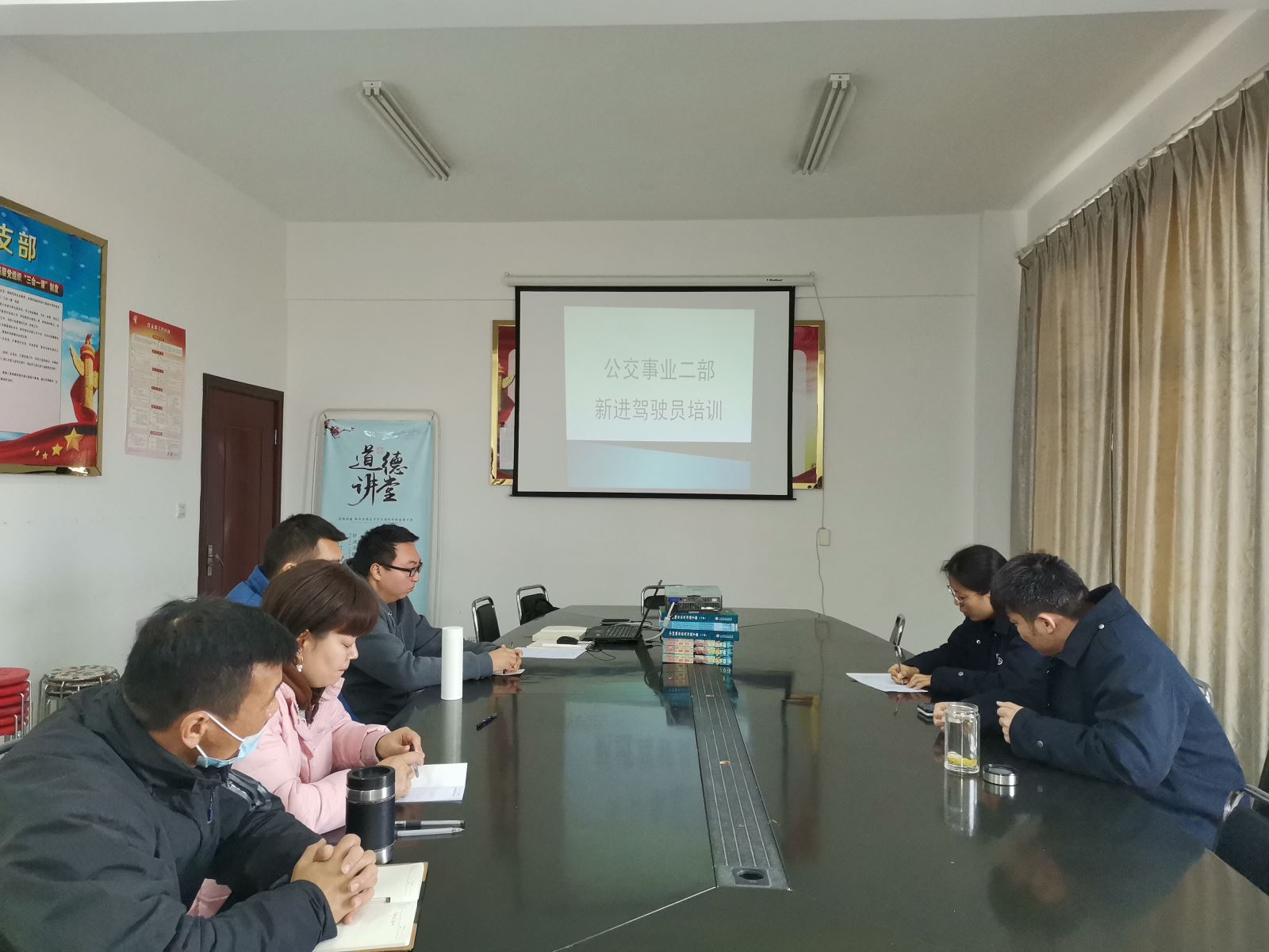 公交集團公交事業(yè)二部持續(xù)做好新入駕駛員崗前培訓(xùn)工作