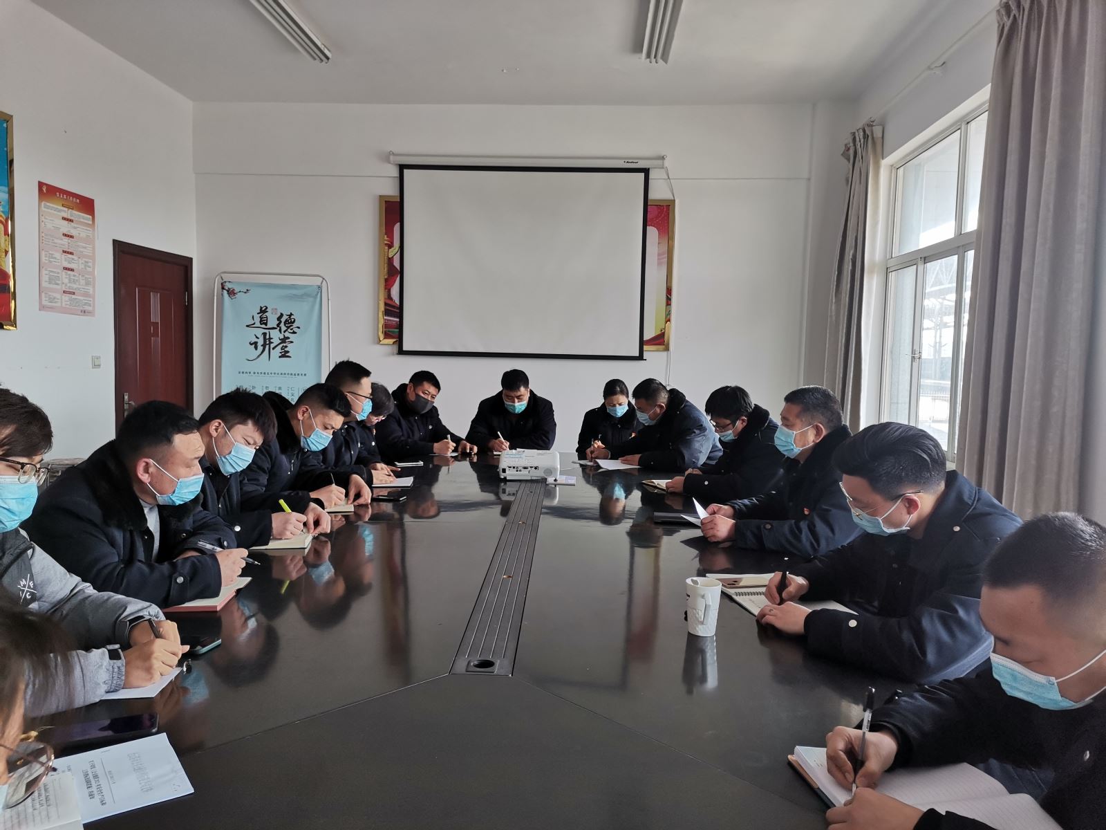 公交集團(tuán)公交事業(yè)二部召開春節(jié)安全生產(chǎn)工作部署會(huì)議