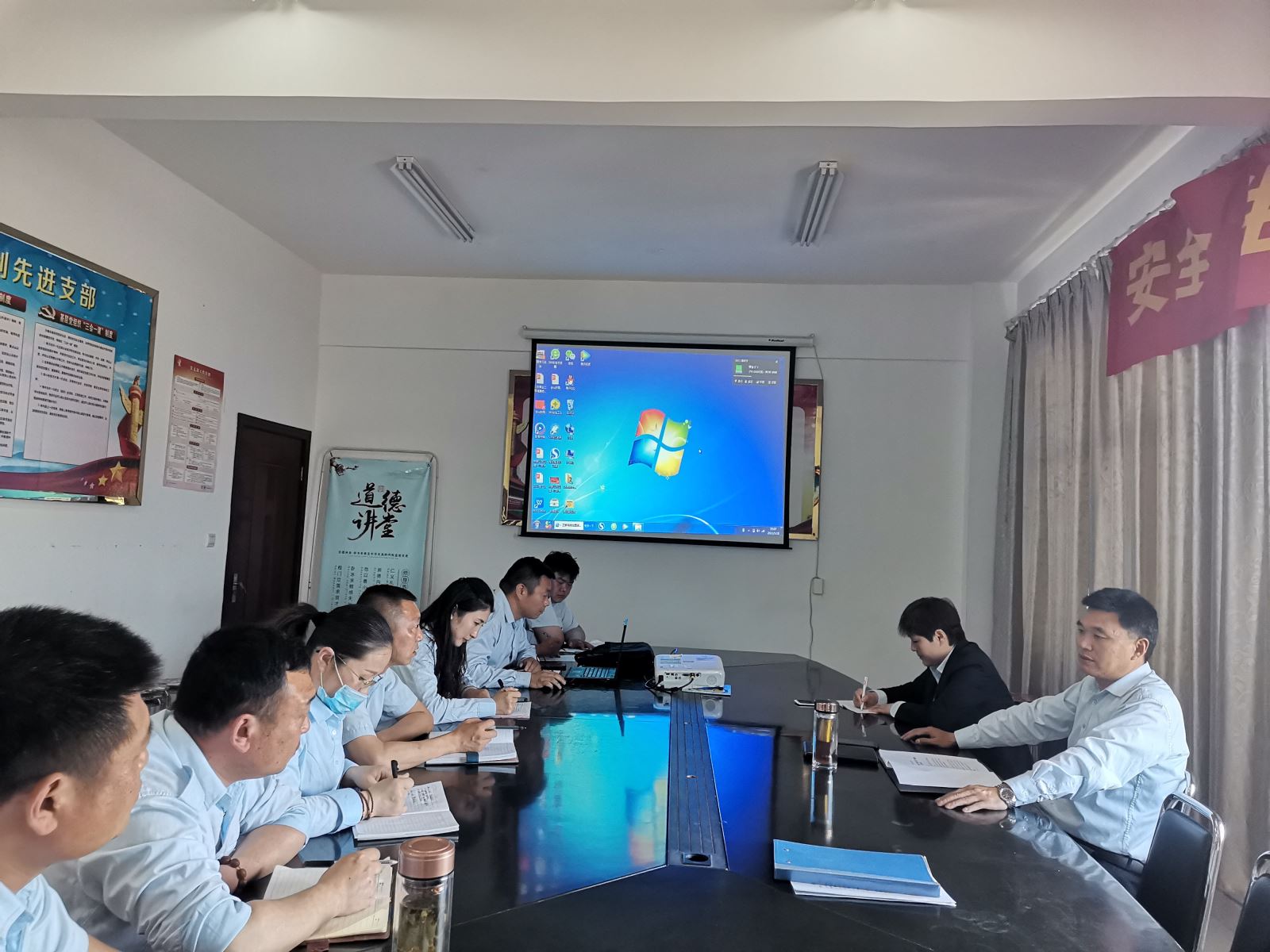 公交集團公交事業(yè)二部開展安全、機務工作專題會議