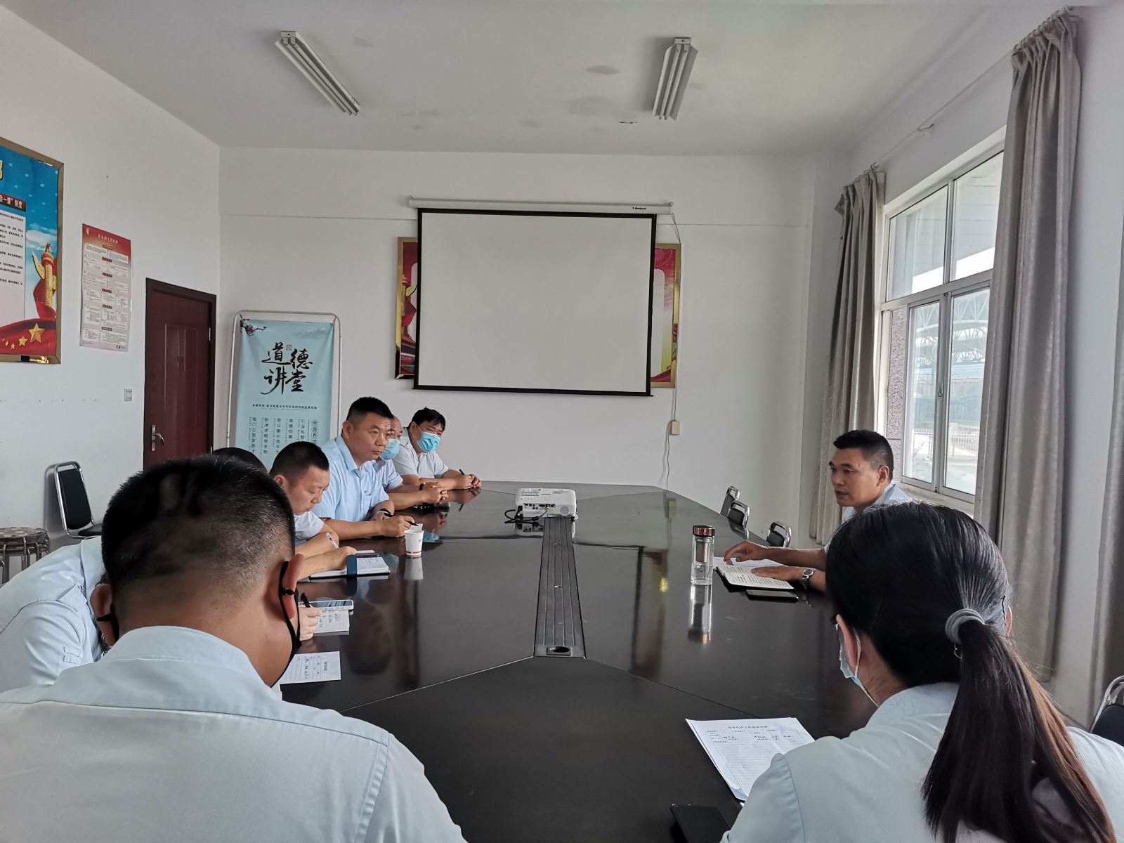 公交集團(tuán)公交事業(yè)二部召開(kāi)安全機(jī)務(wù)專題會(huì)