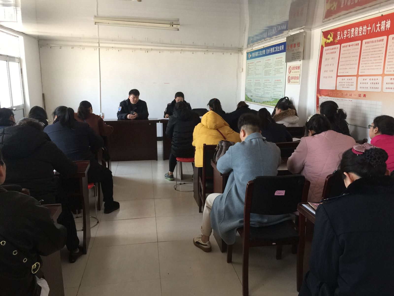 公交集團(tuán)快速公交事業(yè)部開(kāi)展站務(wù)員安全培訓(xùn)