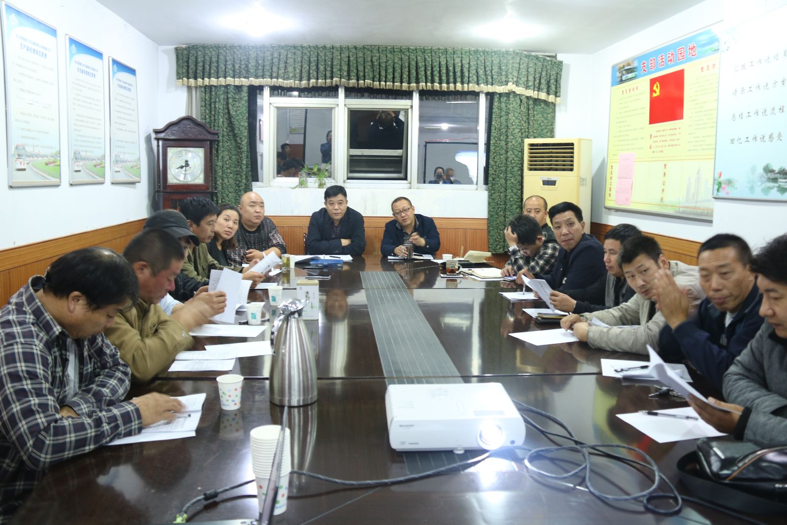 公交新浦公司召開(kāi)《駕駛員營(yíng)運(yùn)服務(wù)標(biāo)準(zhǔn)規(guī)范》試行動(dòng)員會(huì)議