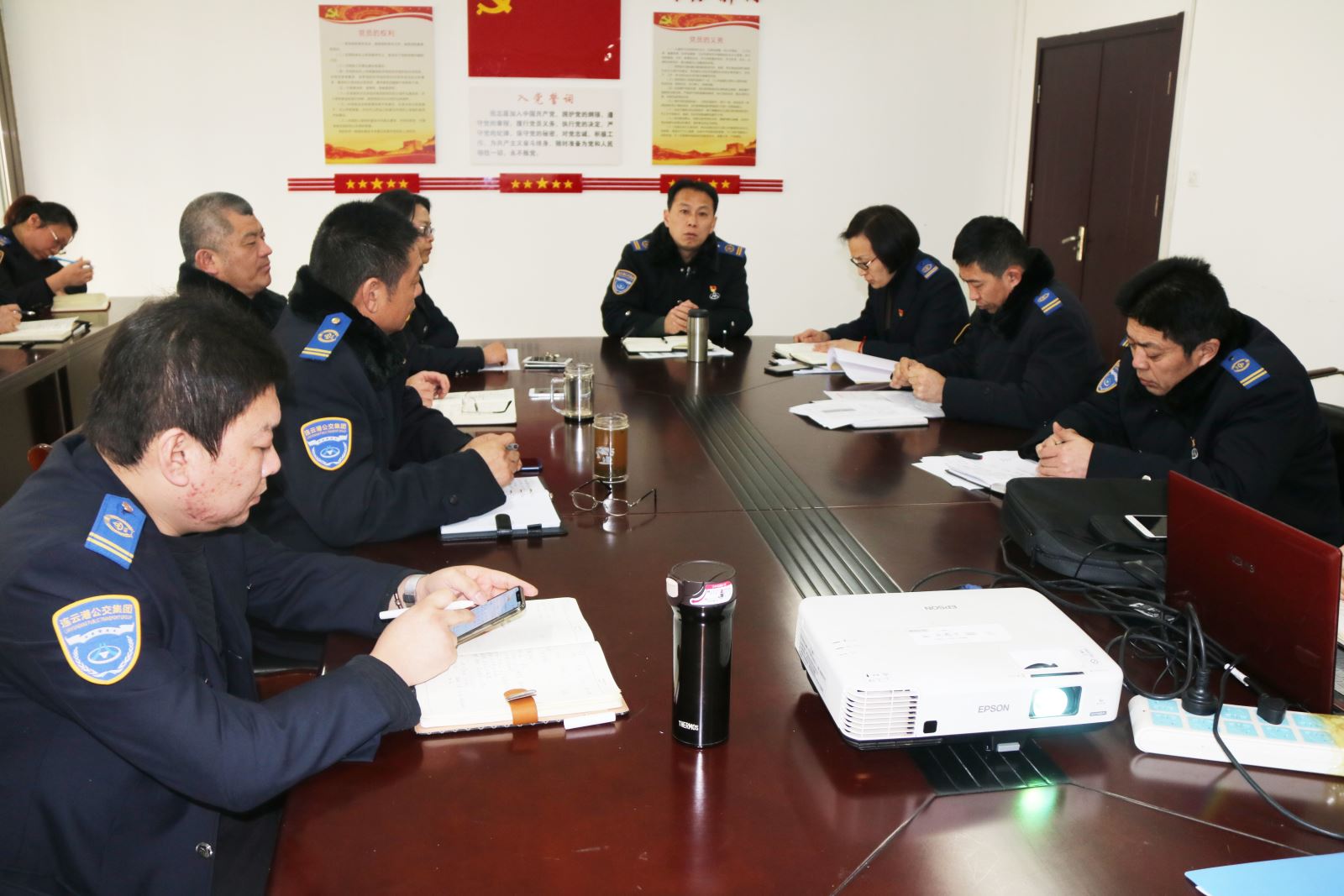 公交集團快速公交事業(yè)部召開B1K線運營專題會議