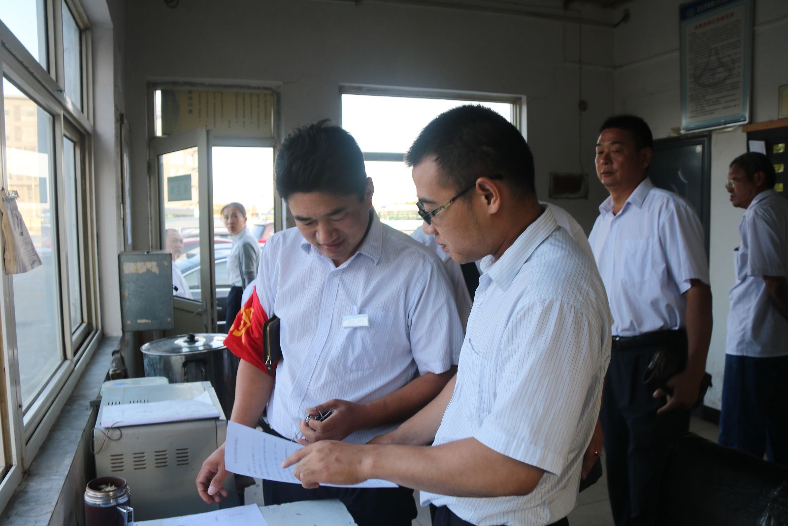 公交快速公司B12誠信文明線駕駛員簽訂承諾書