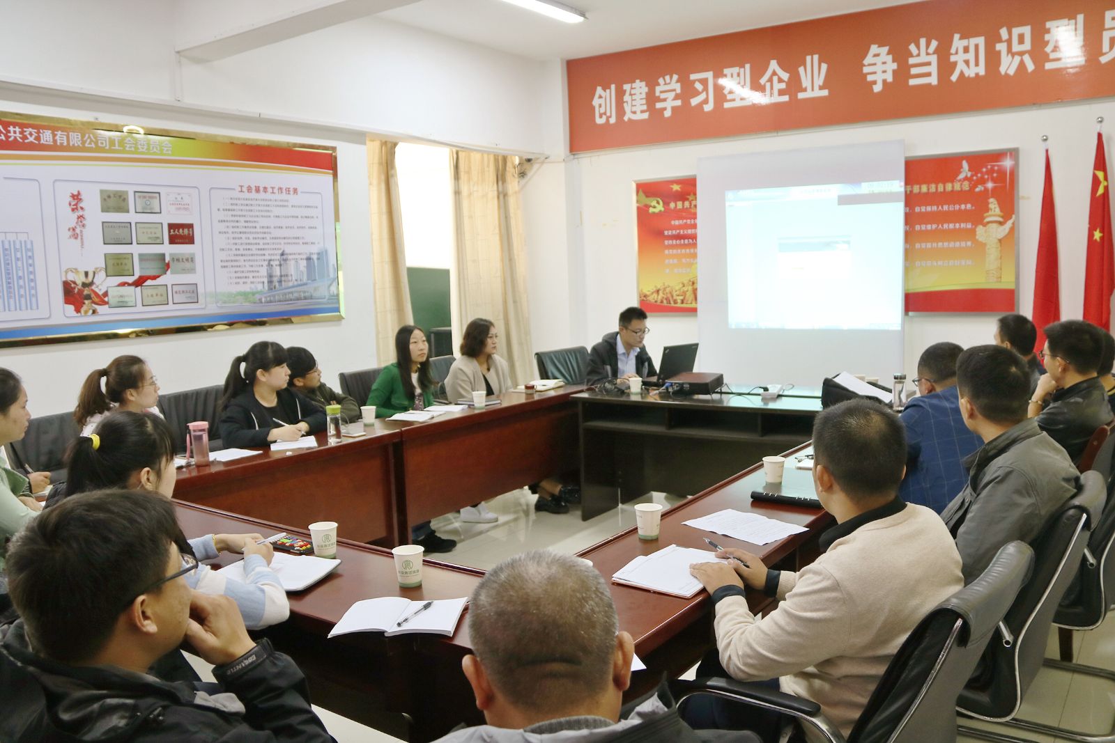 公交集團(tuán)組織開展“信息化管理”培訓(xùn)工作