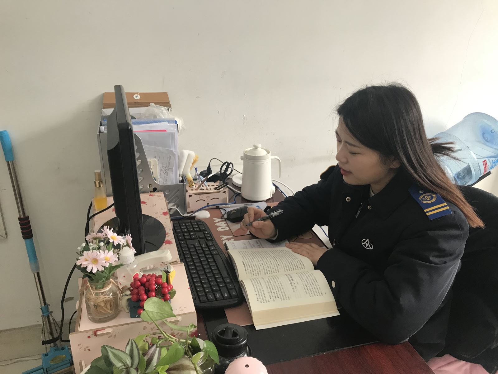 用責(zé)任和擔(dān)當(dāng)樹立港城公交新形象