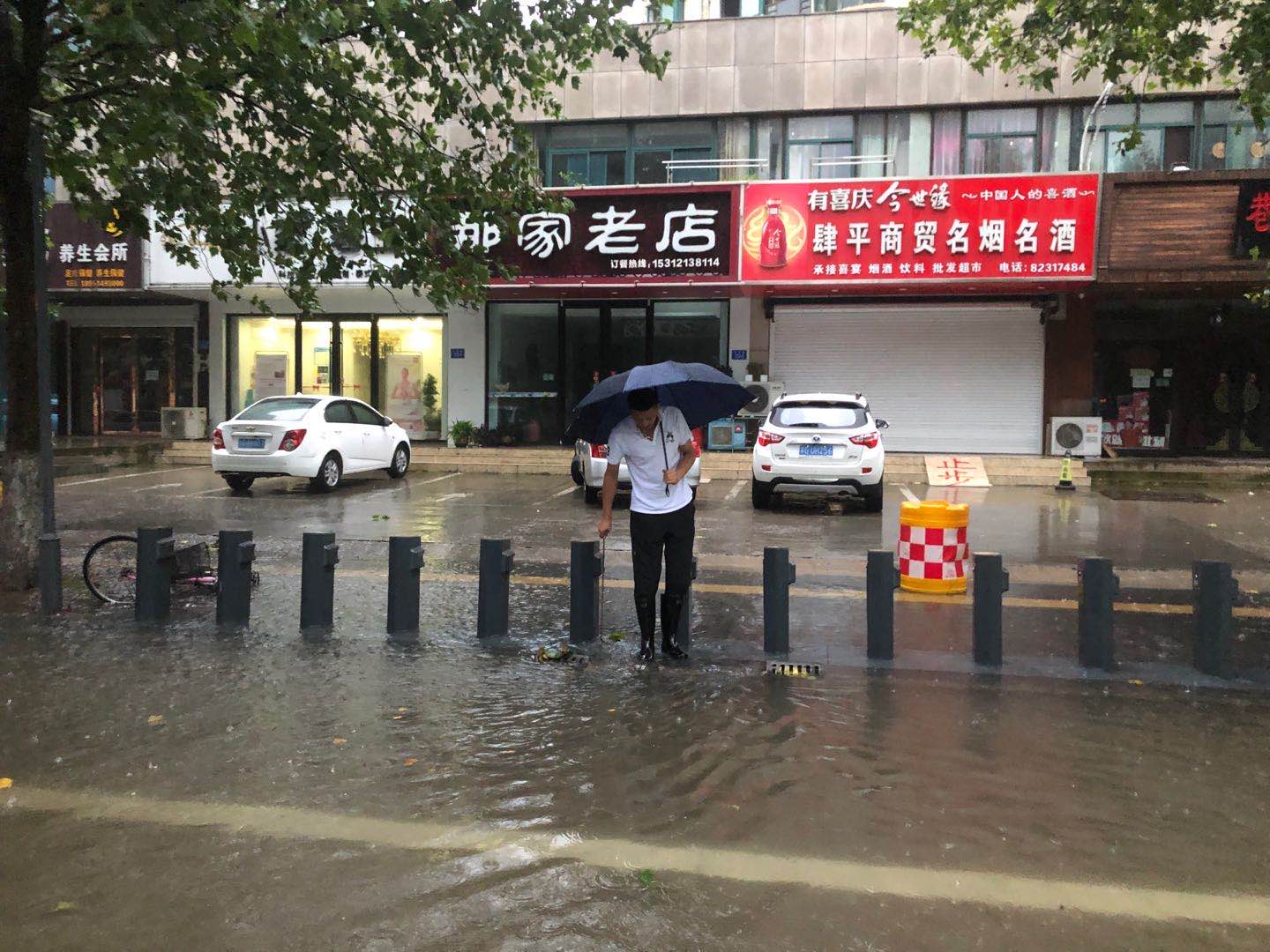 公交集團公交事業(yè)二部積極應對暴雨惡劣天氣