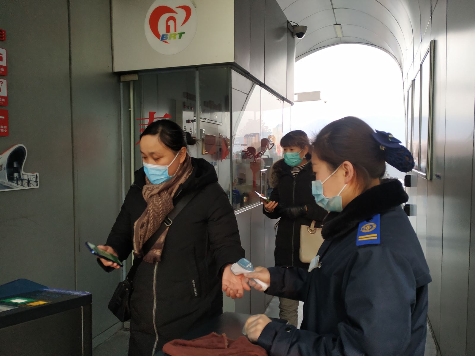 快速公交事業(yè)部站務(wù)員孟金幫助乘客找到丟失的物品獲感謝