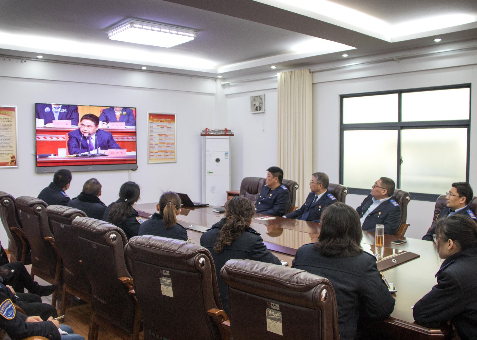 公交集團(tuán)組織員工收看全市“高質(zhì)發(fā)展、后發(fā)先至”動員大會