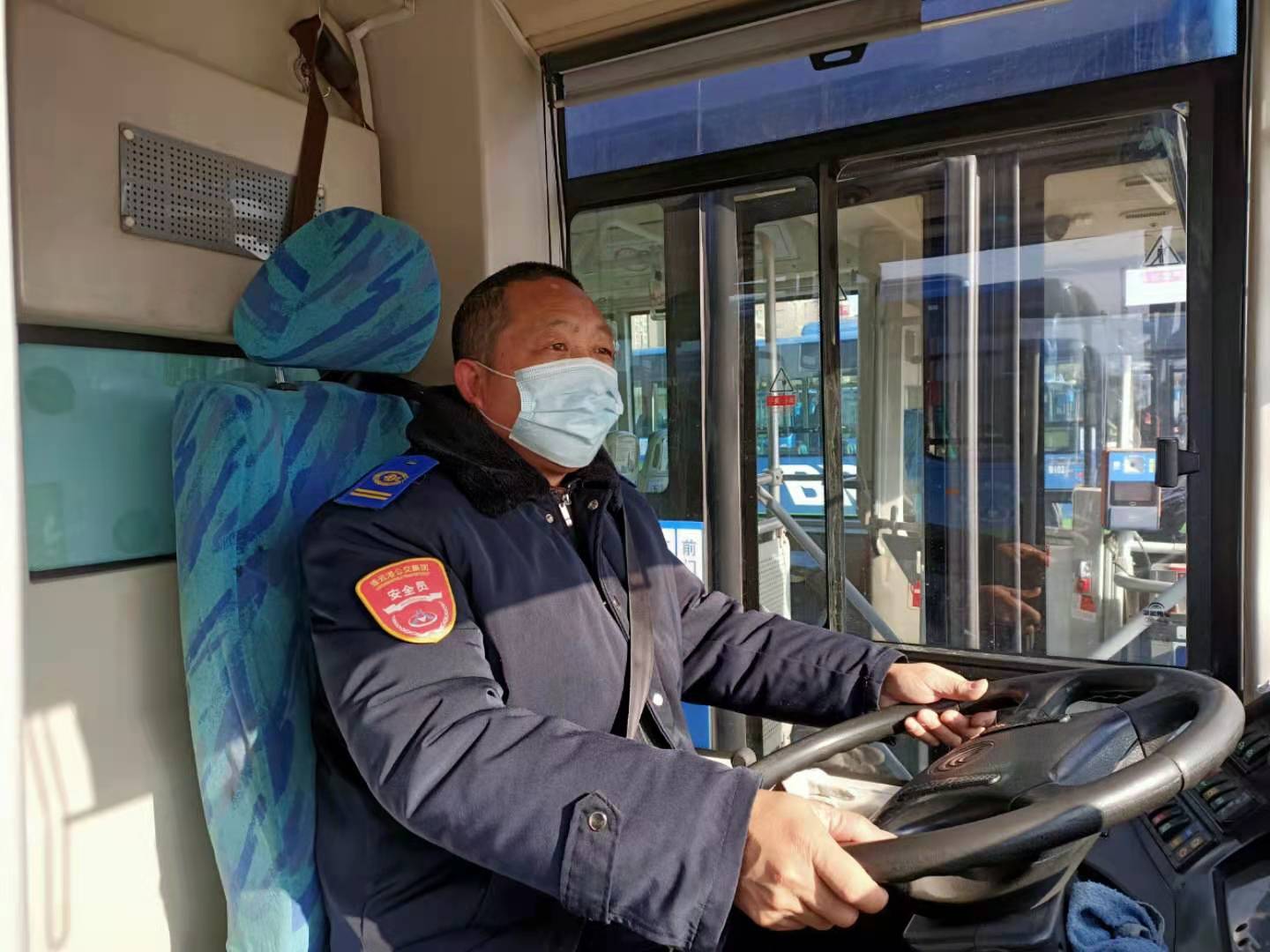 快速公交事業(yè)部駕駛員胡士洋歸還乘客丟失的手機(jī)獲感謝