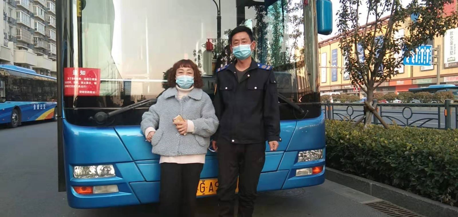 快速公交事業(yè)部B1K駕駛員陶波 拾金不昧獲乘客表揚